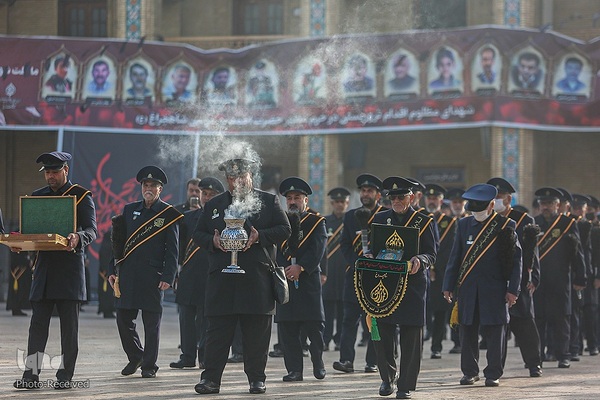 برافراشتن پرچم عزای فاطمی برفراز گنبد شاهچراغ(ع)
