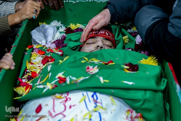 وداع با پیکر مطهر شهید مدافع امنیت طلبه بسیجی حسن مختار‌زاده