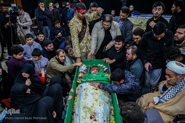 وداع با پیکر مطهر شهید مدافع امنیت طلبه بسیجی حسن مختار‌زاده