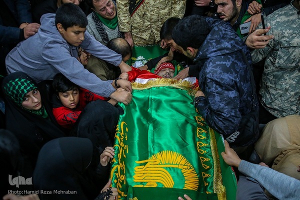 وداع با پیکر مطهر شهید مدافع امنیت طلبه بسیجی حسن مختار‌زاده