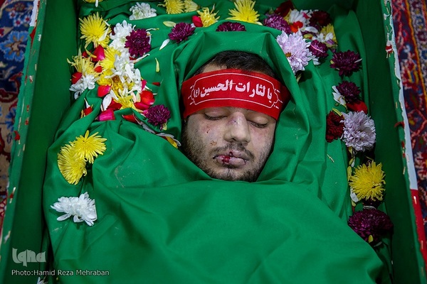 وداع با پیکر مطهر شهید مدافع امنیت طلبه بسیجی حسن مختار‌زاده