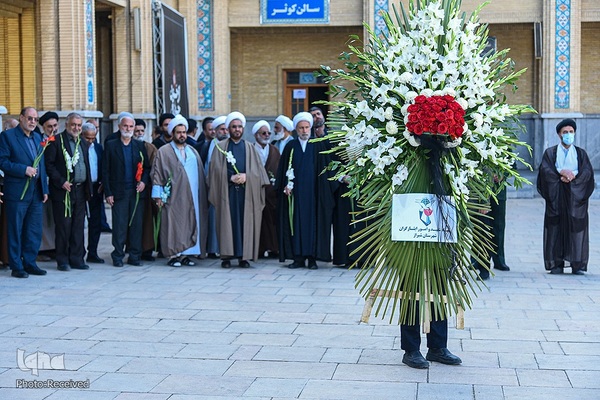 گلباران مقبره شهید دستغیب‎‎