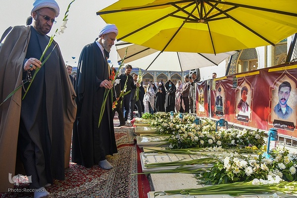 گلباران مقبره شهید دستغیب‎‎