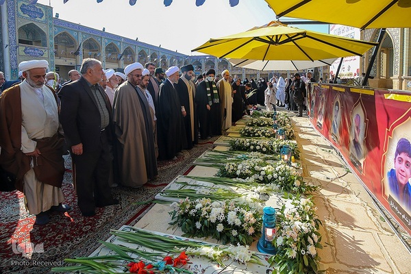 گلباران مقبره شهید دستغیب‎‎