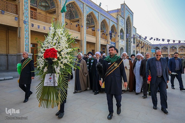 گلباران مقبره شهید دستغیب‎‎
