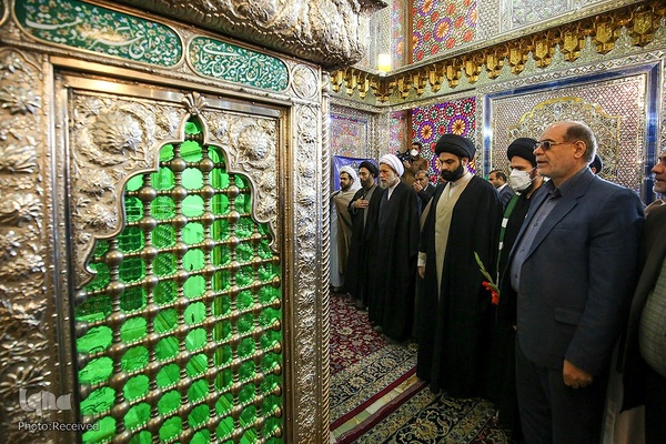 گلباران مقبره شهید دستغیب‎‎