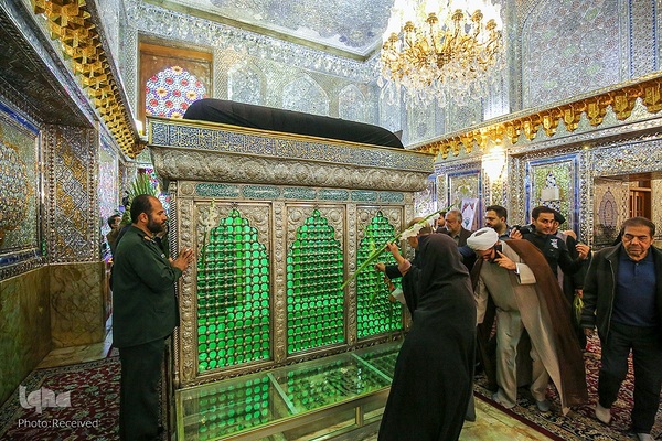 گلباران مقبره شهید دستغیب‎‎