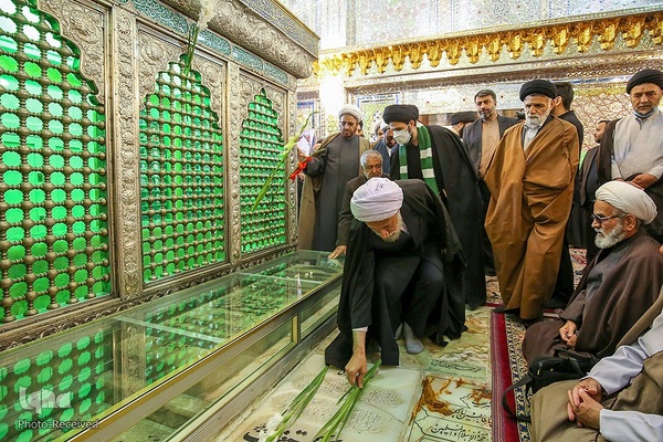 گلباران مقبره شهید دستغیب‎‎