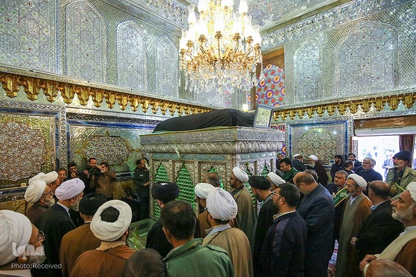 گلباران مقبره شهید دستغیب‎‎