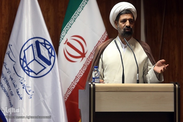 حجت‌الاسلام و المسلمین احمد شفیعی‌نیا، معاون پژوهشی دانشگاه مذاهب اسلامی