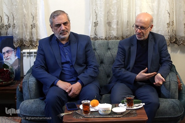 دیدار جمعی از نمایندگان جامعه قرآنی با خانواده شهید حمیدرضا اسداللهی، از شهدای مدافع حرم در حلب سوریه