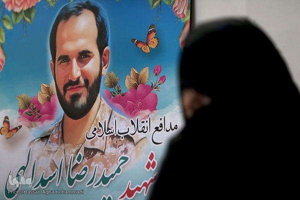 دیدار جمعی از نمایندگان جامعه قرآنی با خانواده شهید حمیدرضا اسداللهی، از شهدای مدافع حرم در حلب سوریه