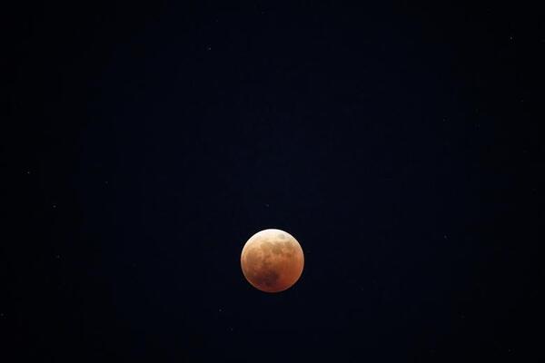  ماه‌گرفتگی در شانگهای چین