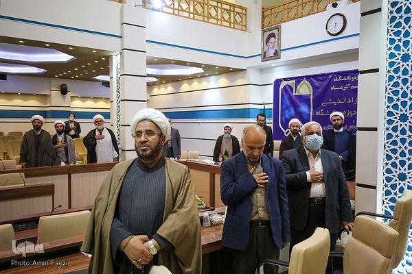 کرسی آزاد اندیشی راهکارهای وحدت حوزه و دانشگاه