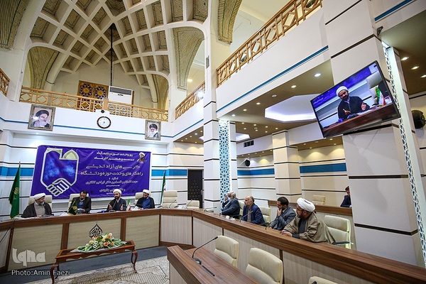 کرسی آزاد اندیشی راهکارهای وحدت حوزه و دانشگاه