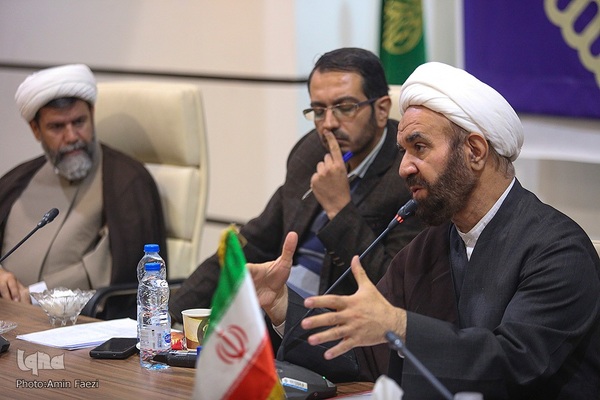 کرسی آزاد اندیشی راهکارهای وحدت حوزه و دانشگاه