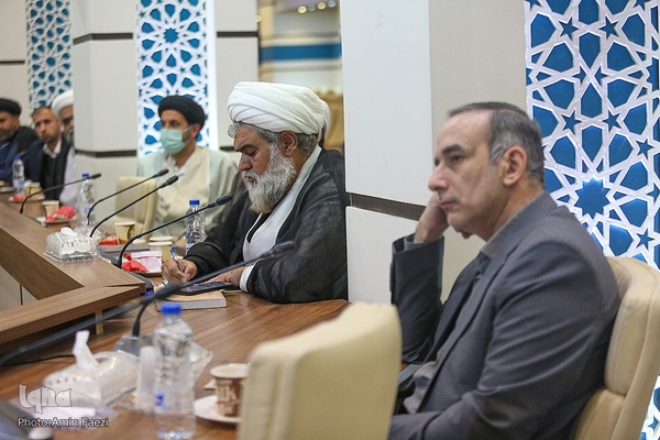 کرسی آزاد اندیشی راهکارهای وحدت حوزه و دانشگاه