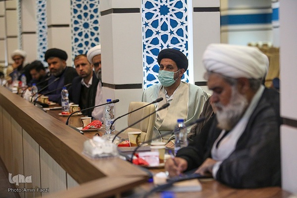 کرسی آزاد اندیشی راهکارهای وحدت حوزه و دانشگاه