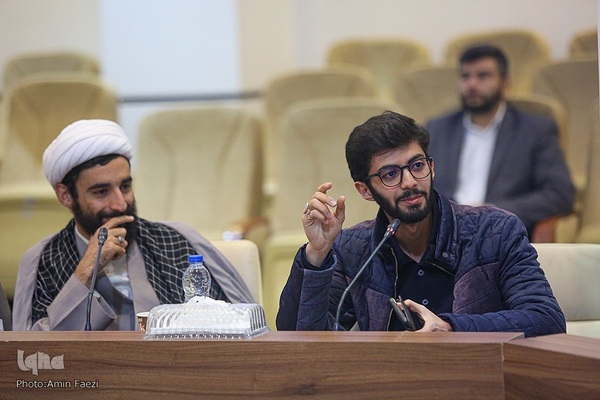 کرسی آزاد اندیشی راهکارهای وحدت حوزه و دانشگاه