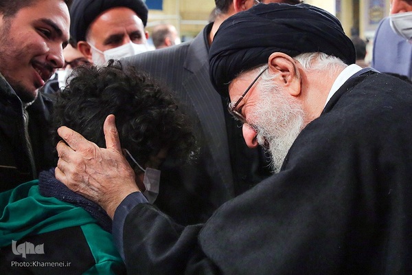 دیدار رهبر معظم انقلاب با خانواده شهدای حادثه‌ تروریستی شاهچراغ(ع) شیراز