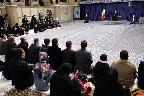 دیدار رهبر معظم انقلاب با خانواده شهدای حادثه‌ تروریستی شاهچراغ(ع) شیراز