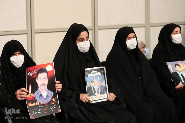 دیدار رهبر معظم انقلاب با خانواده شهدای حادثه‌ تروریستی شاهچراغ(ع) شیراز