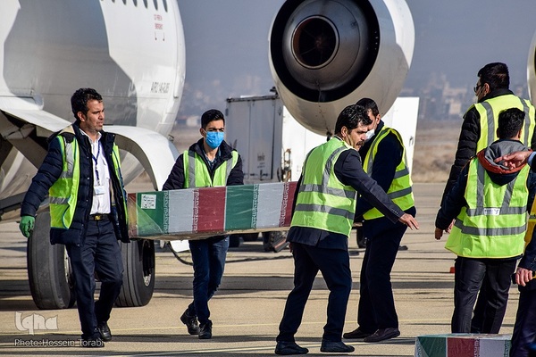 استقبال از پنج شهید گمنام دوران دفاع مقدس