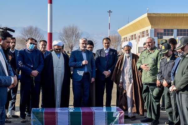 استقبال از پنج شهید گمنام دوران دفاع مقدس