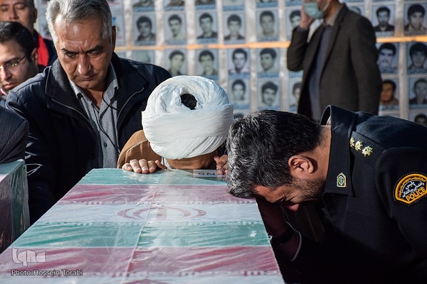 استقبال از پنج شهید گمنام دوران دفاع مقدس