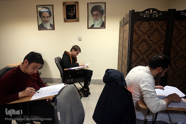 آزمون مرحله سوم هفدهمین دوره ارزیابی و اعطای مدرک تخصصی به حافظان کل قرآن کریم از سراسر کشور