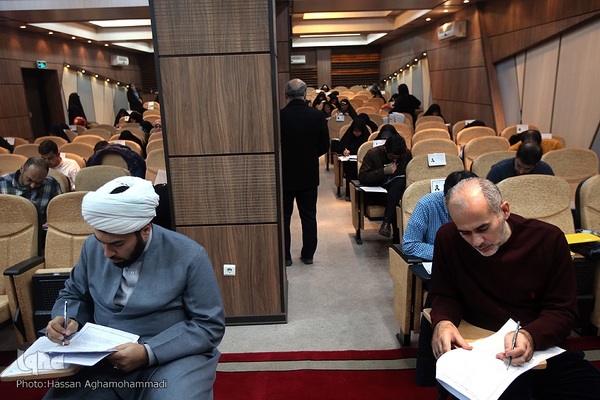 آزمون مرحله سوم هفدهمین دوره ارزیابی و اعطای مدرک تخصصی به حافظان کل قرآن کریم از سراسر کشور