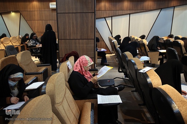 آزمون مرحله سوم هفدهمین دوره ارزیابی و اعطای مدرک تخصصی به حافظان کل قرآن کریم از سراسر کشور