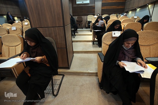 آزمون مرحله سوم هفدهمین دوره ارزیابی و اعطای مدرک تخصصی به حافظان کل قرآن کریم از سراسر کشور