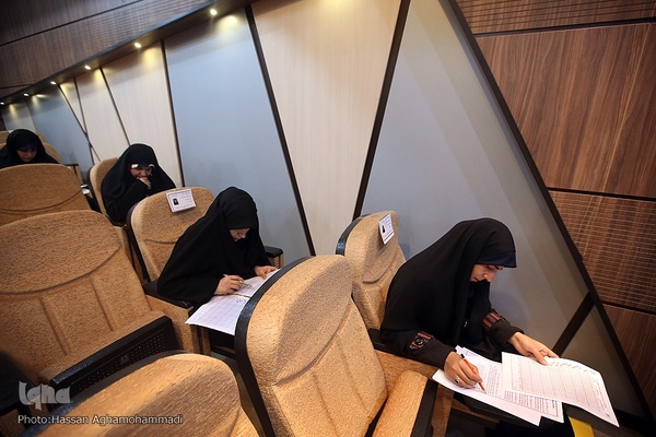 آزمون مرحله سوم هفدهمین دوره ارزیابی و اعطای مدرک تخصصی به حافظان کل قرآن کریم از سراسر کشور