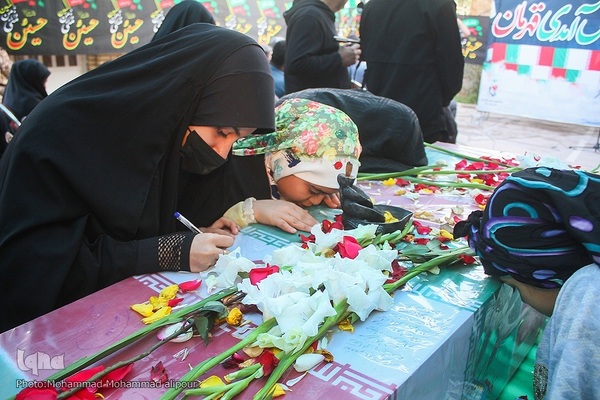 سوگواری ایام فاطمیه در جوار شهدای گمنام در اهواز