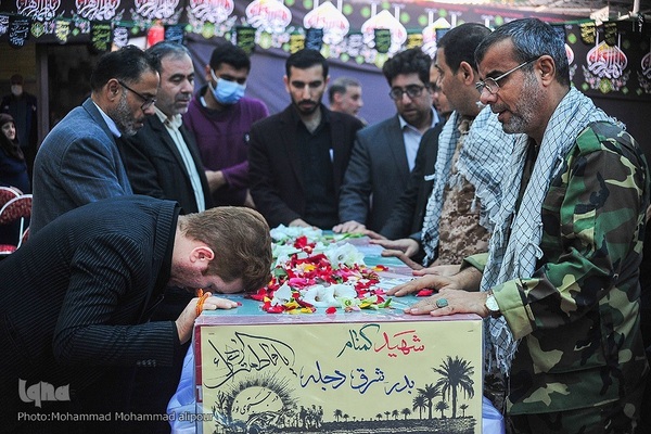 سوگواری ایام فاطمیه در جوار شهدای گمنام در اهواز