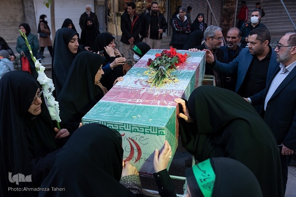 مراسم وداع با پیکر پاک شهدای ۸ سال دفاع مقدس در اصفهان‎‎