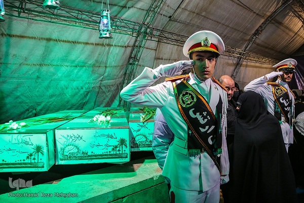 وداع با دویست سردار بی‌پلاک