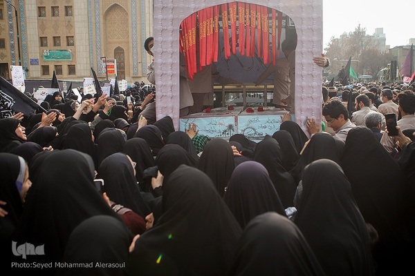 تشییع پیکرهای ۱۲ شهید گمنام در مشهد مقدس