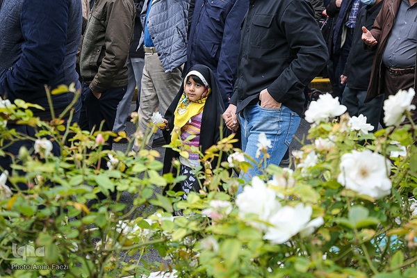 مراسم تشییع پیکرهای مطهر 10 شهید گمنام در شیراز