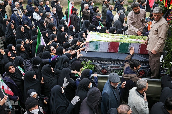 مراسم تشییع پیکرهای مطهر 10 شهید گمنام در شیراز