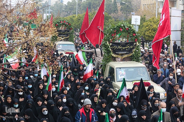 مراسم تشییع پیکرهای مطهر 10 شهید گمنام در شیراز