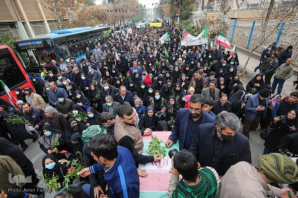 مراسم تشییع پیکرهای مطهر 10 شهید گمنام در شیراز