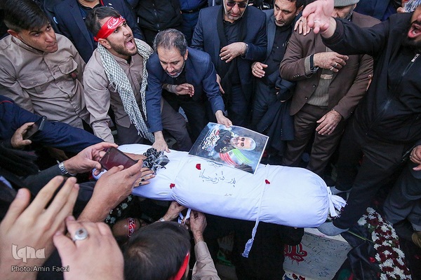 مراسم تشییع پیکرهای مطهر 10 شهید گمنام در شیراز