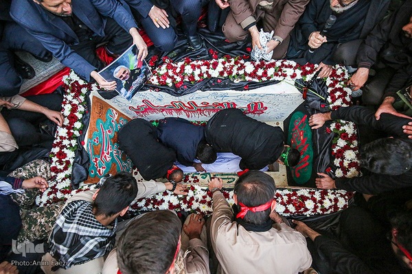 مراسم تشییع پیکرهای مطهر 10 شهید گمنام در شیراز