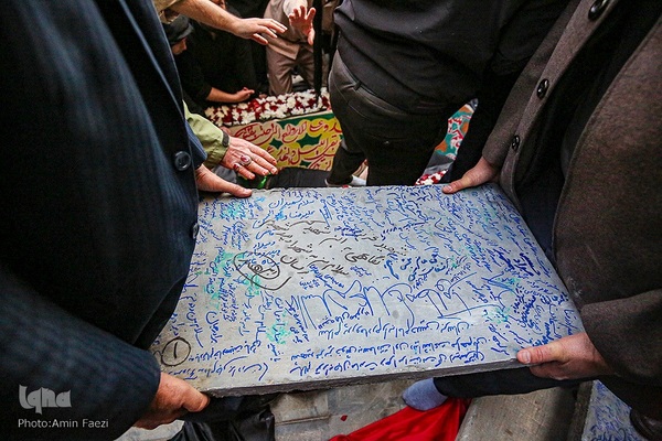 مراسم تشییع پیکرهای مطهر 10 شهید گمنام در شیراز