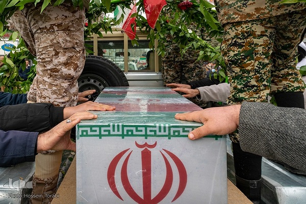 تشییع یپکر یک شهید گمنام در شهرکرد