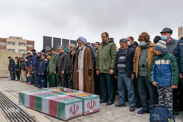 تشییع یپکر یک شهید گمنام در شهرکرد