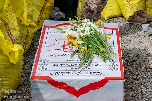 تشییع یپکر یک شهید گمنام در شهرکرد