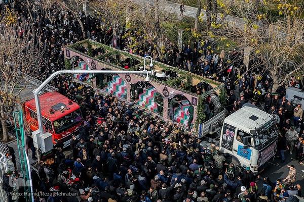 تشییع آلاله‌های گمنام در معراج الشهدای تهران